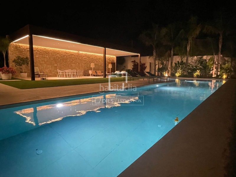 Foto 9a8d9761-1e83-4d68-b66d-53478d686341. Chalet casa independiente con jardín y piscina en venta en una urbanización consolidada cerca de valencia y de varios colegios internacio en Godella
