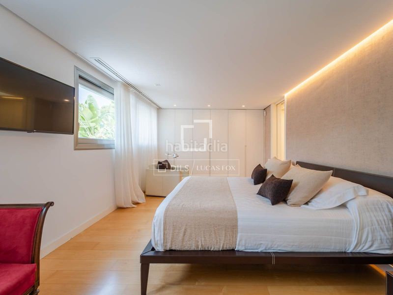 Foto a4bf53f9-c32a-4b78-8017-33a5d5f27116. Chalet casa independiente con jardín y piscina en venta en una urbanización consolidada cerca de valencia y de varios colegios internacio en Godella