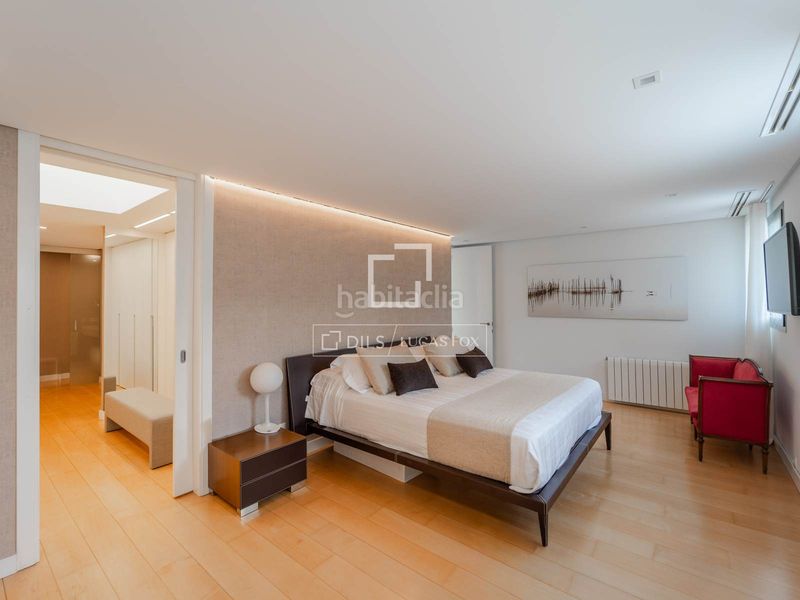 Foto afa93476-07e5-46ba-8d75-40fe070d581b. Chalet casa independiente con jardín y piscina en venta en una urbanización consolidada cerca de valencia y de varios colegios internacio en Godella