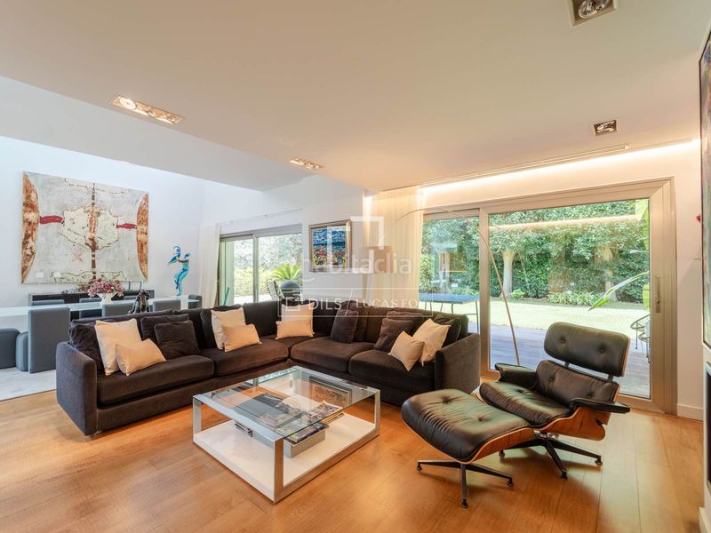 Foto afc5ff0a-45ac-41da-bc87-8f314ca160aa. Chalet casa independiente con jardín y piscina en venta en una urbanización consolidada cerca de valencia y de varios colegios internacio en Godella