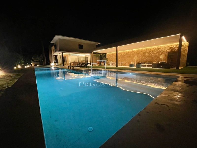 Foto b298436c-d6cf-4892-a619-ca5f528fbb20. Chalet casa independiente con jardín y piscina en venta en una urbanización consolidada cerca de valencia y de varios colegios internacio en Godella