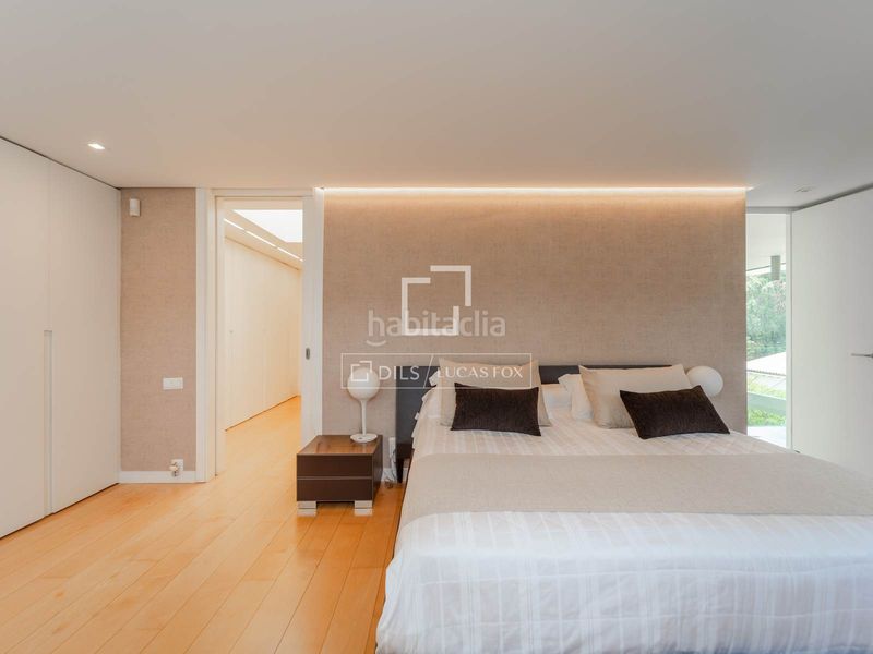Foto c0c200d9-0f6b-4a31-93fe-532c045dd027. Chalet casa independiente con jardín y piscina en venta en una urbanización consolidada cerca de valencia y de varios colegios internacio en Godella