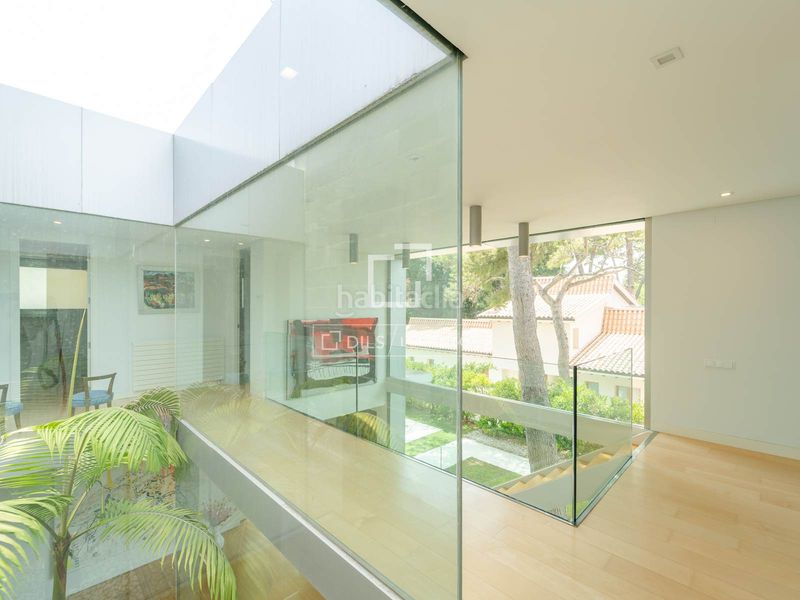 Foto d7c37461-5102-47ac-8d0d-2cb641f6a896. Chalet casa independiente con jardín y piscina en venta en una urbanización consolidada cerca de valencia y de varios colegios internacio en Godella