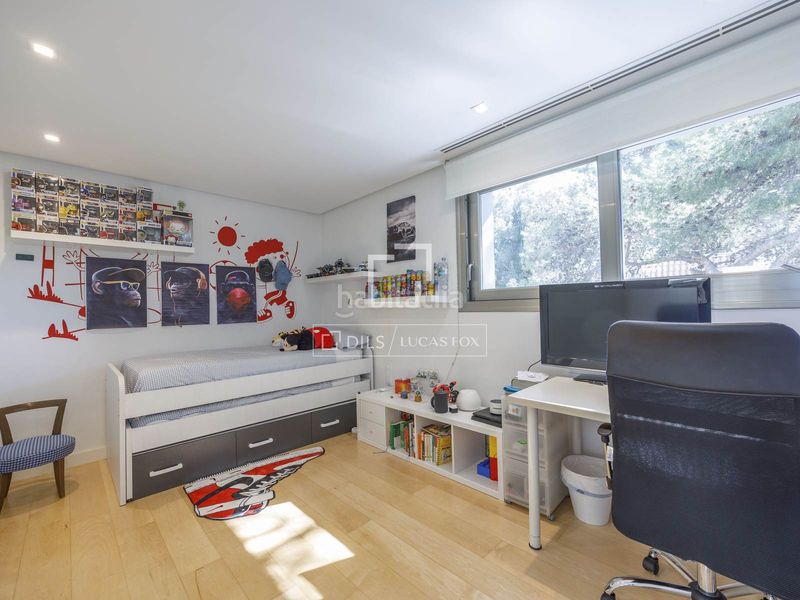 Foto ef95857c-5d92-48ee-bf4d-70288b1821c0. Chalet casa independiente con jardín y piscina en venta en una urbanización consolidada cerca de valencia y de varios colegios internacio en Godella