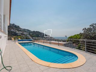 Xalet a Els Grecs-Mas Oliva. Villa con piscina privada, 5 habitaciones y vistas panorámicas a