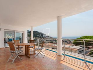 Chalet à Els Grecs-Mas Oliva. Villa con piscina privada, 5 habitaciones y vistas panorámicas a