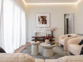 Appartamento in Valdeacederas. Excelente piso de cuatro dormitorios en venta en berruguete, mad