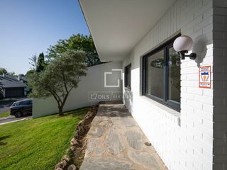 Lloguer Xalet a Urbanización La Moraleja. Chalet pareado reformado con jardín privado en exclusiva urbaniz