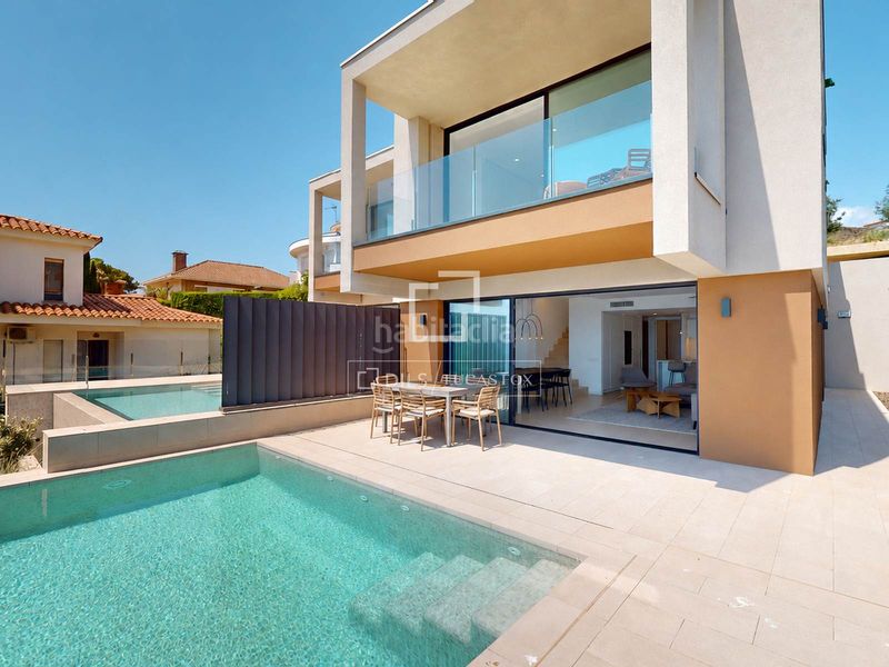 Foto 2b0bb0b4-05d0-4a85-bba2-75832ff67aec. Chalet casa a estrenar con cuatro dormitorios, piscina privada y jardín a pocos minutos de la playa de mar menuda, en Tossa de Mar