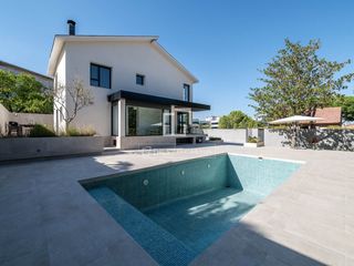 Xalet a Arroyo de la Vega. Vivienda independiente en venta totalmente reformada y con buení