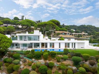 Xalet a Supermaresme. Casa mediterránea con vistas panorámicas al mar en supermaresme,