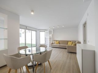 Alquiler Piso en Gran Via. Magnífico piso con terraza de aproximadamente 50 m en alquiler e