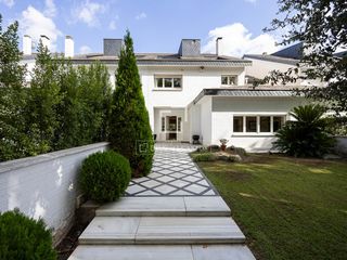 Xalet a Pedralbes. Casa de ocho dormitorios en venta en pedralbes, barcelona