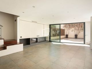 Xalet a Sarrià. Excelente casa villa con seis dormitorios y terraza de 71m en ve