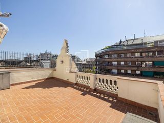 Àtic a L´Antiga Esquerra de l´Eixample. Ático con dos dormitorios y terraza de 28m en venta en el eixamp