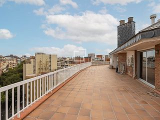 Flat in La Nova Esquerra de l´Eixample. Espectacular ático con terraza y vistas en la calle comte durgel