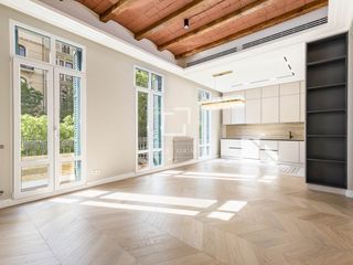 Pis a Sagrada Família. Piso en excelentes condiciones de 3 dormitorios en venta en eixa
