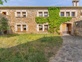 Masía en Cabanelles. Casa rural de 5 dormitorios en venta en alt empordà, girona