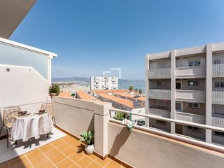 Appartement à Martín Carpena - Torre del Río. Primera línea de playa, con cuatro dormitorios y tres baños en v