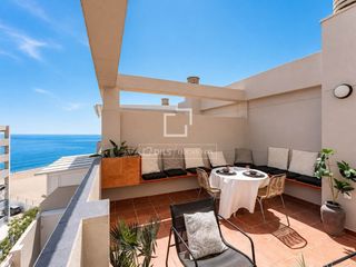 Etagenwohnung in Martín Carpena - Torre del Río. Primera línea de playa, con cuatro dormitorios y tres baños en v