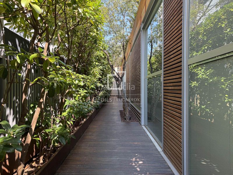 Foto 0c502584-ac70-4b3c-8be7-a41038f64669. Chalet exclusiva casa de diseño arquitectónico cerca de los prestigiosos colegios internacionales . en Barcelona