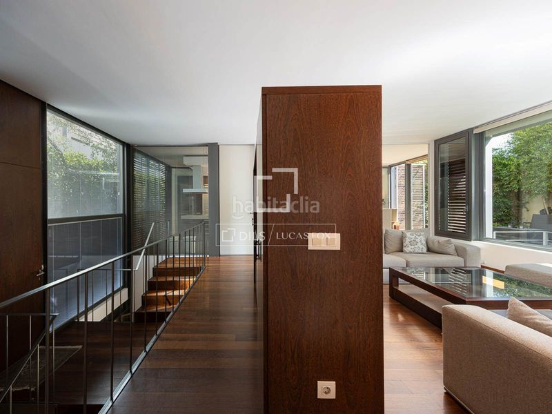Foto 4e574978-1a3a-46fa-95fe-0cf573599faa. Chalet exclusiva casa de diseño arquitectónico cerca de los prestigiosos colegios internacionales . en Barcelona