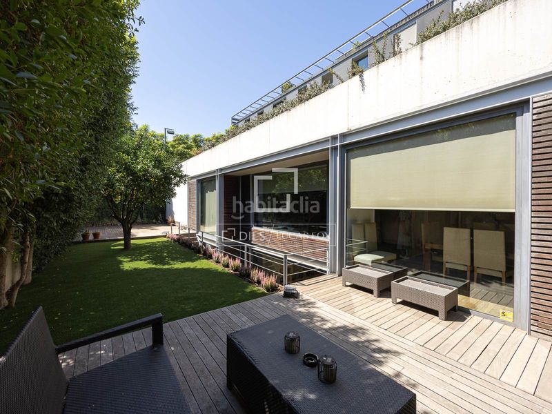 Foto a25bea4b-f817-418d-bdcb-6ca3bc794ae7. Chalet exclusiva casa de diseño arquitectónico cerca de los prestigiosos colegios internacionales . en Barcelona
