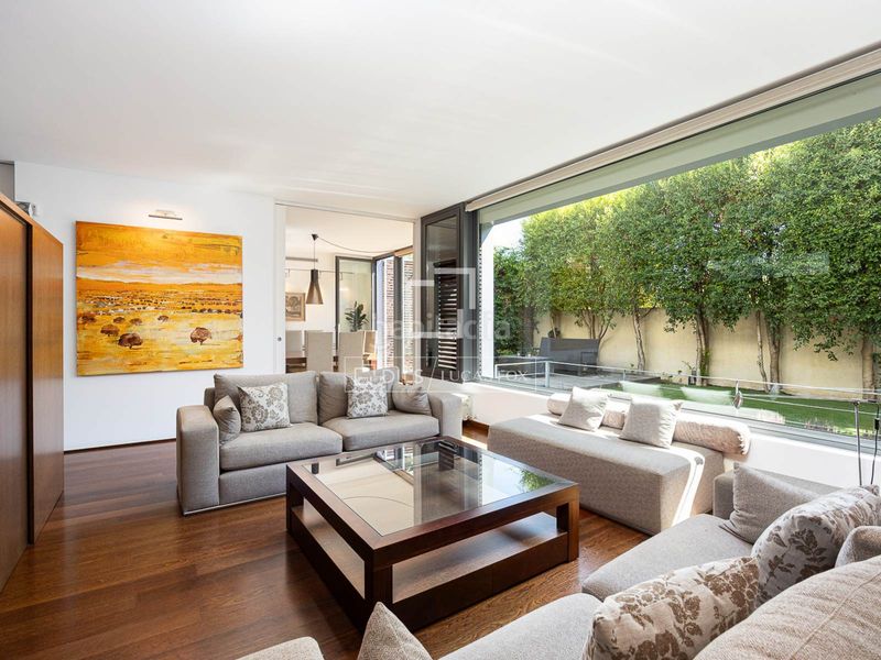 Foto a2956338-ca0c-4e5a-8ed1-12ab9390bb0a. Chalet exclusiva casa de diseño arquitectónico cerca de los prestigiosos colegios internacionales . en Barcelona