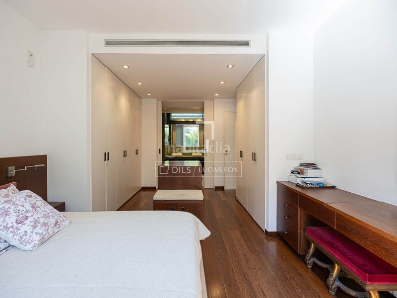 Foto b5735694-db7c-4a94-a37d-6feb3dfd234e. Chalet exclusiva casa de diseño arquitectónico cerca de los prestigiosos colegios internacionales . en Barcelona
