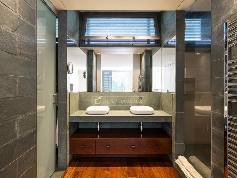 Foto c65fd0c7-96cd-4795-affe-fbd5004cdda2. Chalet exclusiva casa de diseño arquitectónico cerca de los prestigiosos colegios internacionales . en Barcelona
