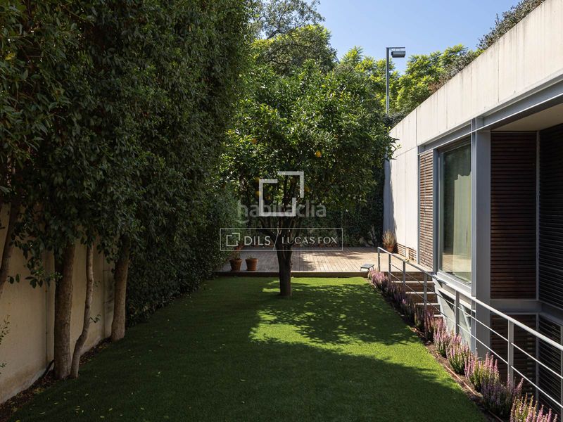 Foto c7f3ddd2-2231-4fef-a3a1-d1268cc3b564. Chalet exclusiva casa de diseño arquitectónico cerca de los prestigiosos colegios internacionales . en Barcelona