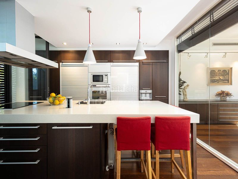 Foto fdf17fc8-45c9-4c8f-b4e9-42dd5ce08771. Chalet exclusiva casa de diseño arquitectónico cerca de los prestigiosos colegios internacionales . en Barcelona
