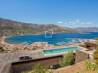 Chalet in Port de la Selva (El). Arquitectura contemporánea, piscina infinity y vistas al mar en