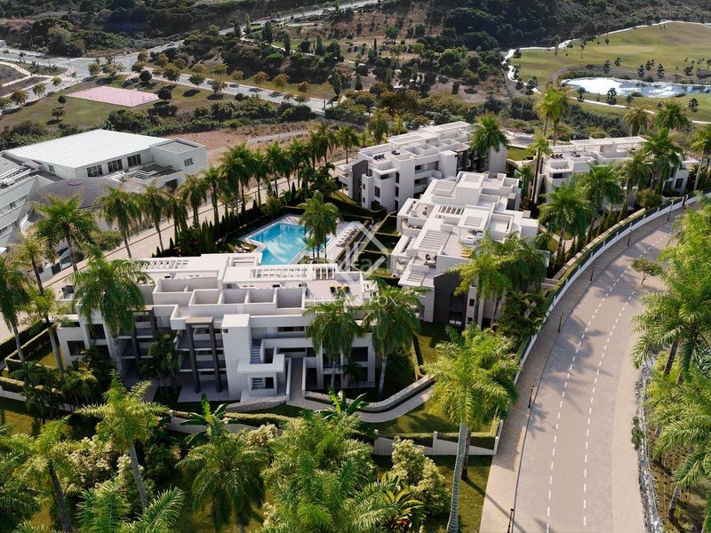 Foto 538063dc-b5b1-4daa-aafc-6d68b2fcfc42. Àtic amb aparcament piscina a Guadalobón Estepona