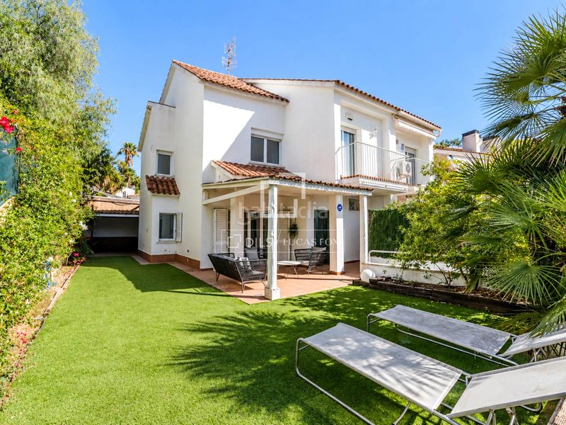 Foto 1279f43b-1f94-4f13-8f1d-7c94dea8f0f0. Chalet casa de 4 dormitorios en venta en vallpineda, sitges en Sant Pere de Ribes