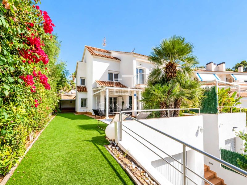 Foto 74269dc1-3724-4db3-bd87-85cd9e09db7d. Chalet casa de 4 dormitorios en venta en vallpineda, sitges en Sant Pere de Ribes