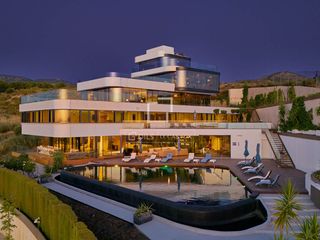 Chalet in Altos de la Zubia