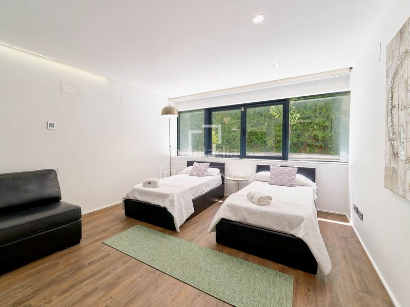 Foto 910256d0-2382-4181-93fb-0c1ed6b1e302. Chalet casa villa excelentes de 7 dormitorios en venta en granada, granada en Zubia (La)