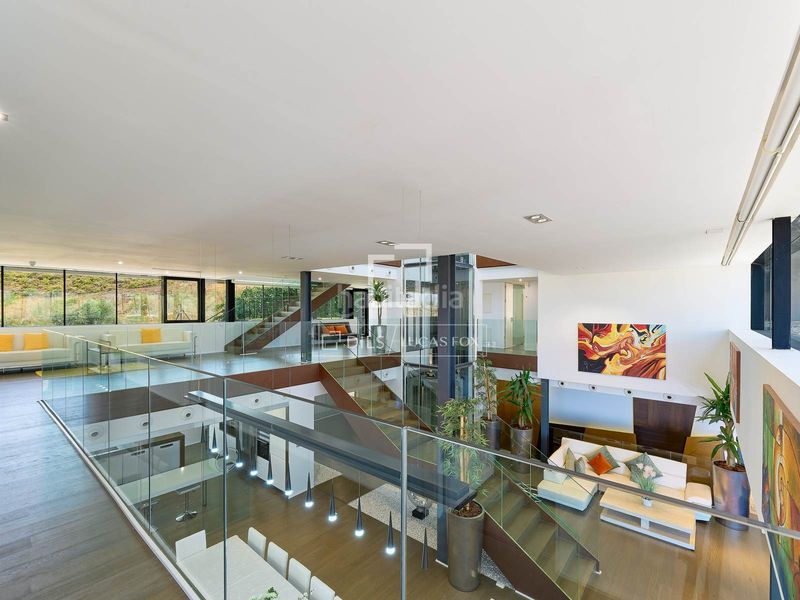 Foto fa047bb2-0ff1-4212-a1a7-8c481c3fde40. Chalet casa villa excelentes de 7 dormitorios en venta en granada, granada en Zubia (La)