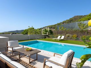 Chalet in Alella. Casa  villa con impresionantes vistas al mar y acceso directo al
