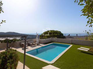 Chalet in Alella. Casa  villa con impresionantes vistas al mar y acceso directo al