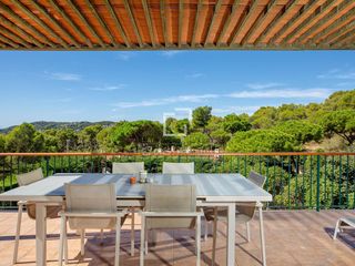 Xalet a Llafranc. Magnífica villa de 4 dormitorios con vistas al mar, piscina priv
