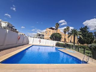 Miete Etagenwohnung in Pedregalejo - Morlaco. Piso de alquiler larga temporada, de 3 dormitorios con terraza y
