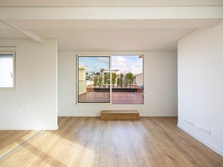 Lloguer Àtic a Sant Gervasi - Galvany. Ático de  1  dormitorio sin amueblar y con terraza de 40 m, pisc