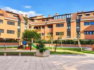 Rent Flat in Europolis. Piso de 3 dormitorios con 82m terraza en alquiler en las rozas,