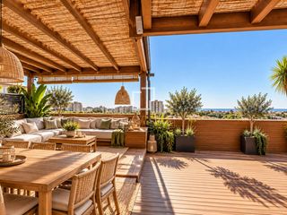 Flat in La Plana. Moderno ático dúplex de 4 dormitorios con 2 terrazas, piscina co