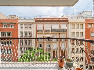 Flat in Gran Via. Piso de 5 dormitorios en venta en gran vía, valencia