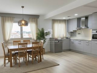 Piso en Vallcarca - Penitents. Piso de tres dormitorios con terraza de 40 m en venta en gràcia,