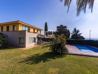 Chalet in Bellresguard-Can Teixidó. Casa de lujo en la exclusiva urbanización de can teixidó, en ale
