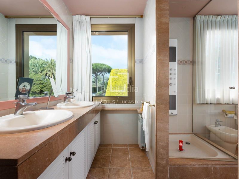 Foto 1266d913-6829-416a-bd27-fe718e17324c. Xalet amb calefacció aparcament piscina a Bellresguard-Can Teixidó Masnou (El)